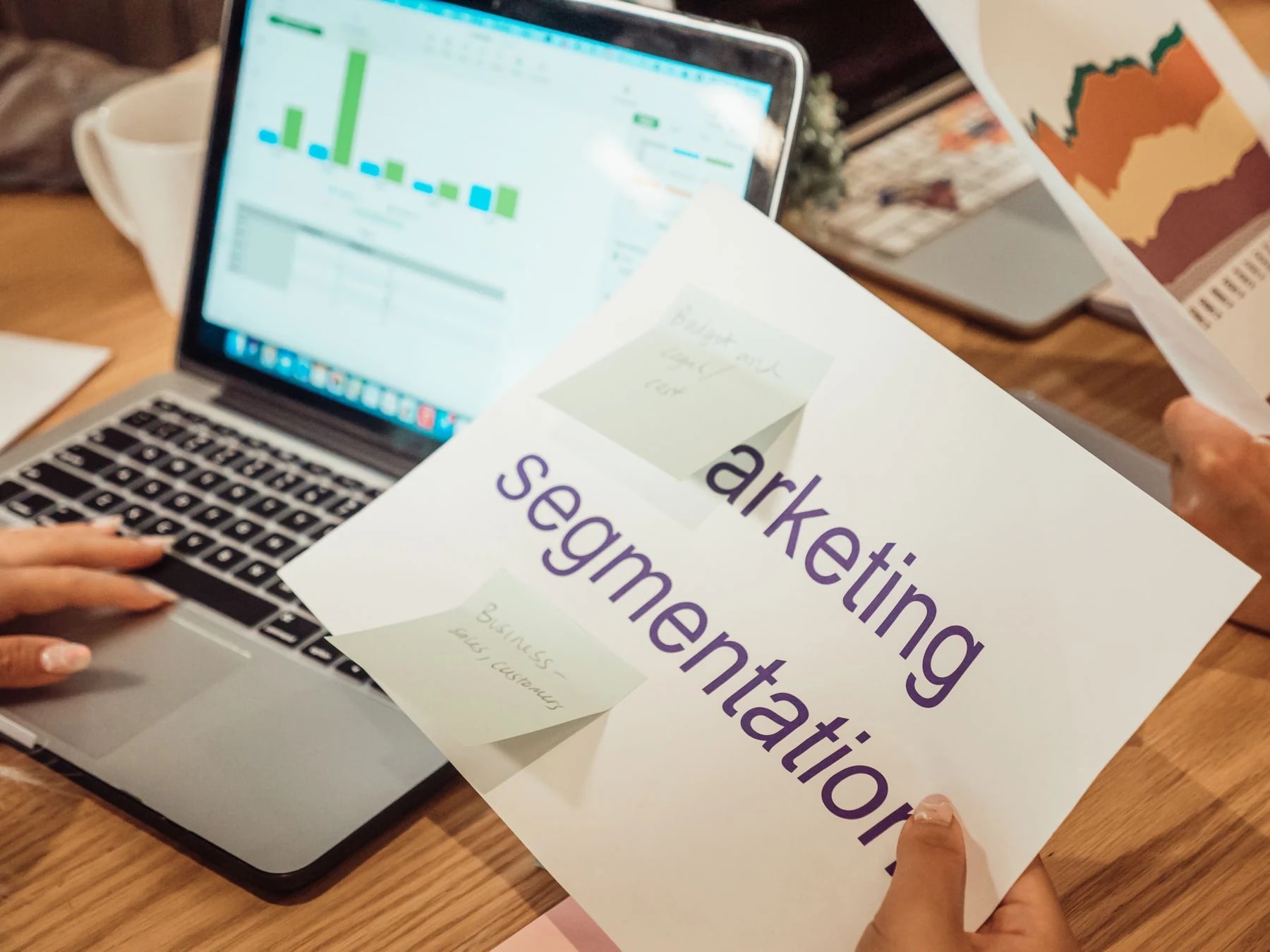 Informe de marketing con Claude: un análisis, tres formatos