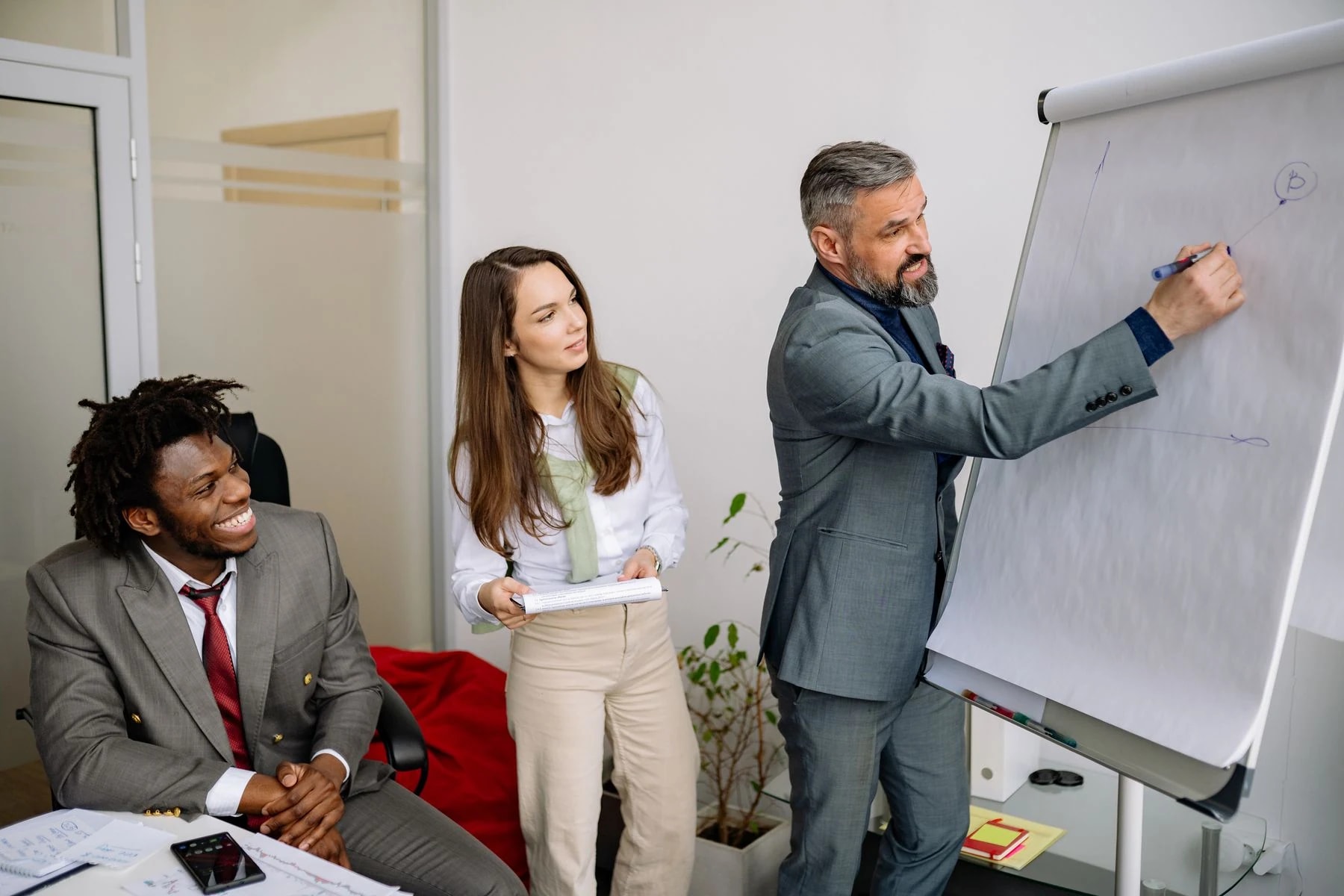 Formar a Tus Equipos en IA: Guía Completa para Directivos y RRHH