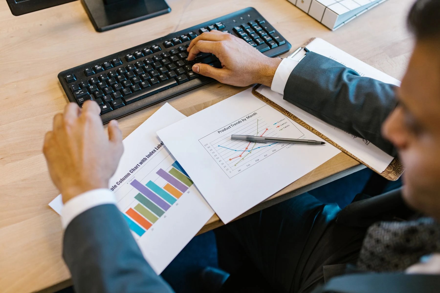 Tunnel de conversion avec Claude : relier étapes et données
