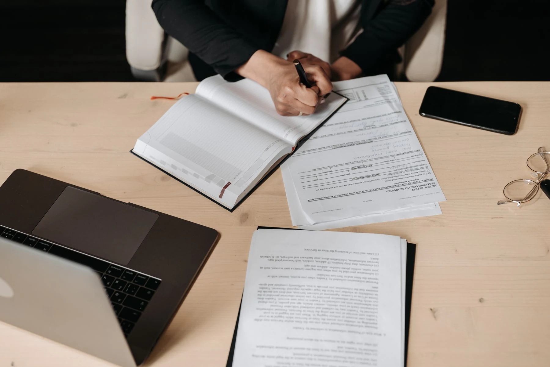 Verificación factual con Claude: crear un informe trazable